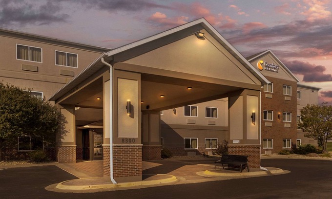 Quad Cities Hotel | Comfort Inn & Suites Davenport - Quad Cities
