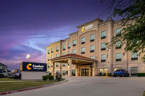 Fossil Creek Hotel | Comfort Inn & Suites Fort Worth - Fossil Creek