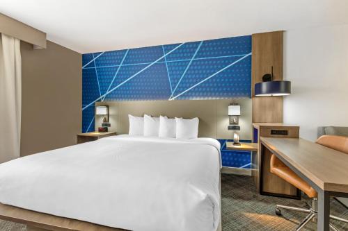 Las Colinas Hotel | Comfort Inn & Suites Irving Las Colinas DFW
