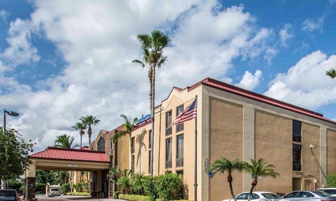 Lantana Hotel | Comfort Inn & Suites Lantana - West Palm Beach South