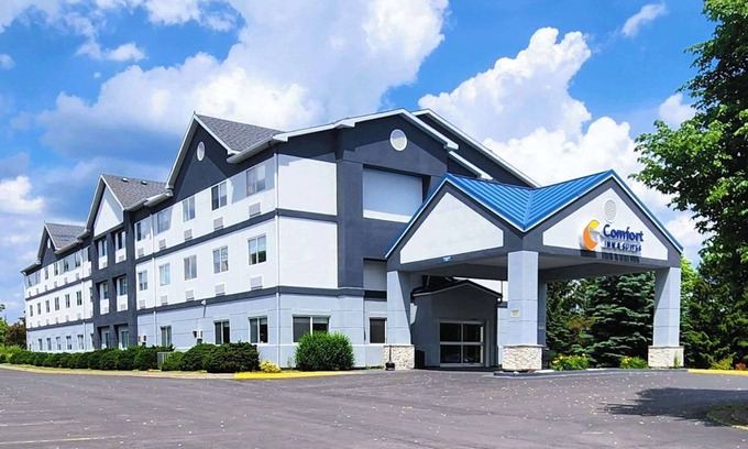 Bayberry Hotel | Comfort Inn & Suites Liverpool - Syracuse
