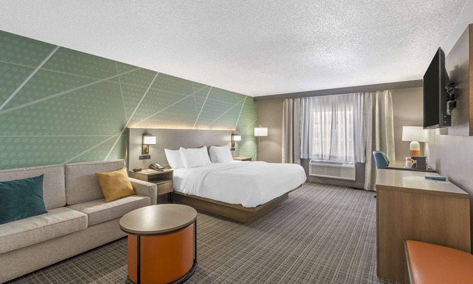 Fairgrounds Hotel | Comfort Inn & Suites Louisville Airport Fair & Expo
