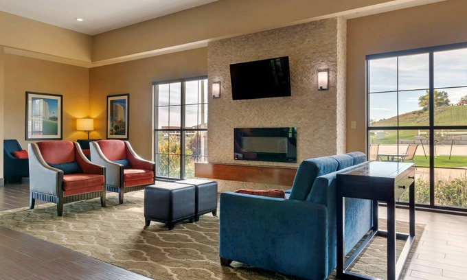 Mandan Hotel | Comfort Inn & Suites Mandan - Bismarck