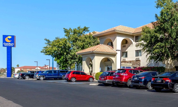 Deer Valley Hotel | Comfort Inn & Suites Phoenix North/Deer Valley