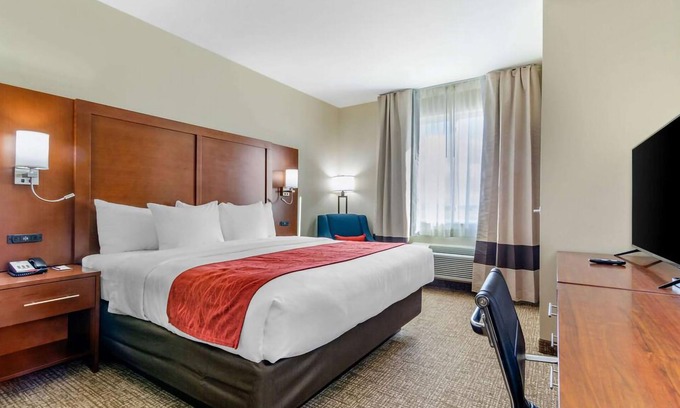 Salina Hotel | Comfort Inn & Suites Salina North