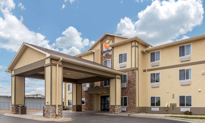 Sterling Hotel | Comfort Inn & Suites Sterling