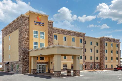 Edgewood Hotel | Comfort Inn & Suites