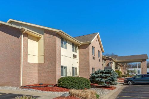 Paw Paw Hotel | Comfort Inn & Suites