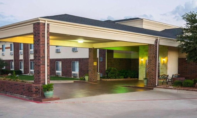 Red Oak Hotel | Comfort Inn & Suites