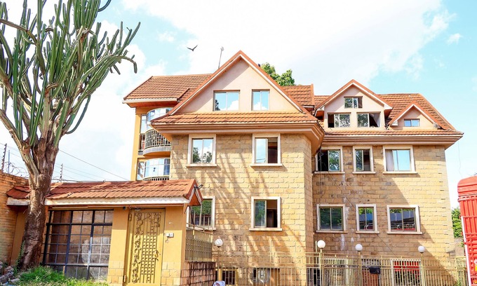 Muthaiga Apartment | comfort live in, 15 minute drive from town, proximity to Nairobi national park.