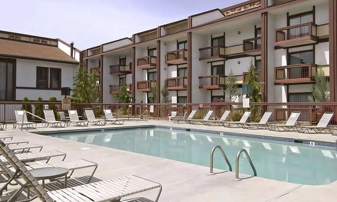 Wenatchee Hotel | Comfort Meets Affordability, Free Parking, Outdoor Pool, Pets Allowed