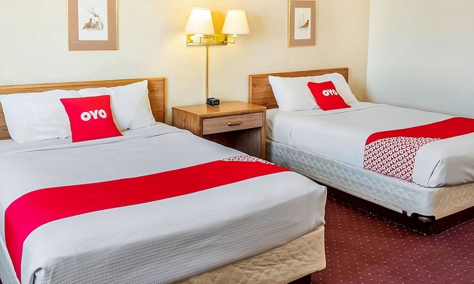 Shelby Hotel | Comfort Meets Affordability! 2 Comfortable Units, Parking, Near Lake Shel-oole