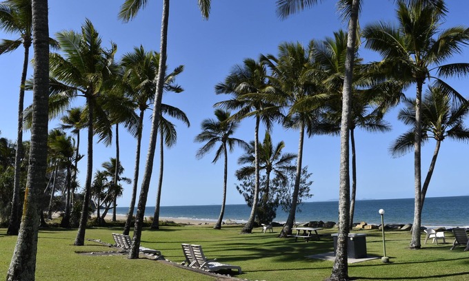 Blacks Beach Hotel | Comfort Resort Blue Pacific