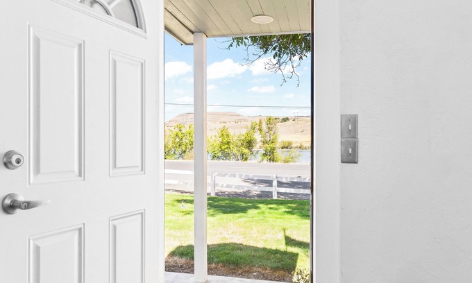 Asotin County House | Comfort & River Views! 2-bedroom house in charming Asotin, Washington.
