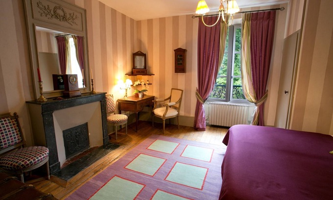 Etaule House | Comfort room with extra bed