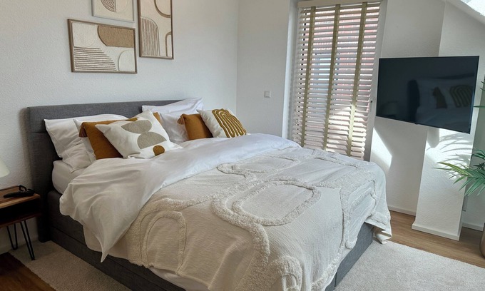 Osterath Bed & Breakfast | Comfort room with gym, near DUS airport & trade fair center