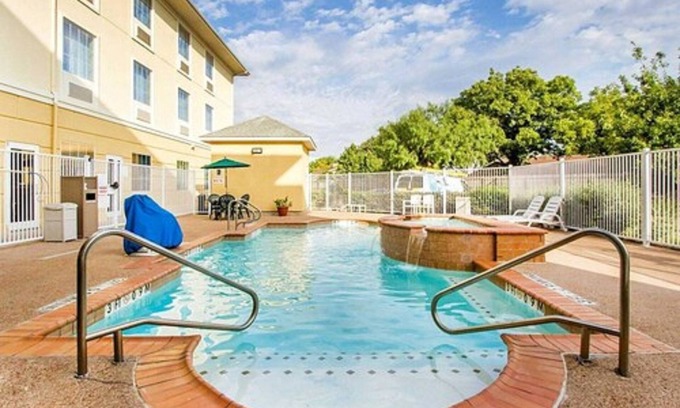 Abilene Hotel | Comfort Suites Abilene Central