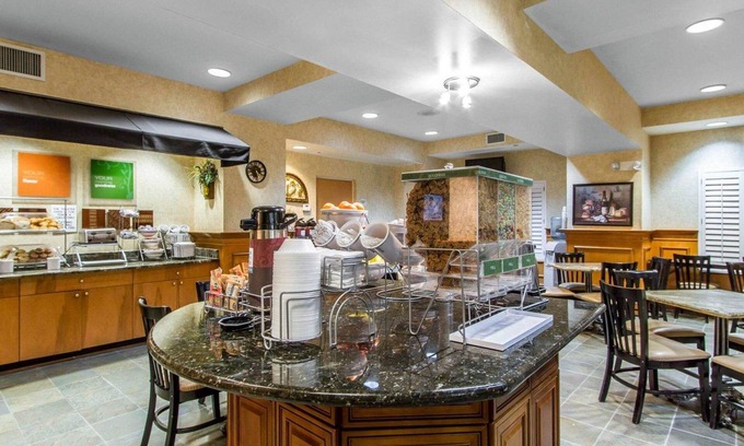 Kenner - Louis Armstrong International Airport Hotel | Comfort Suites Airport