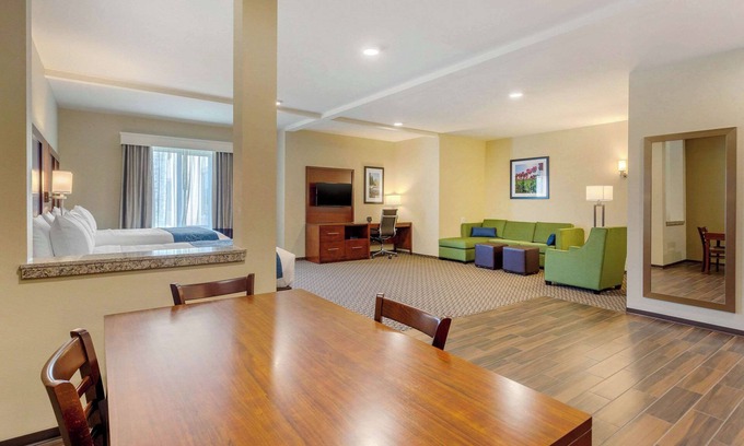 Burlington Hotel | Comfort Suites Burlington near I-5