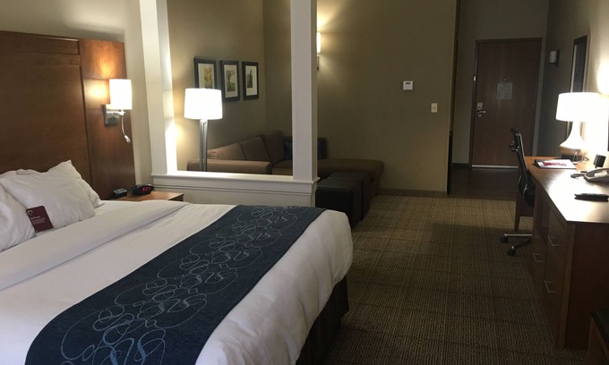 Berlin Hotel | Comfort Suites Hotel and Conference Center