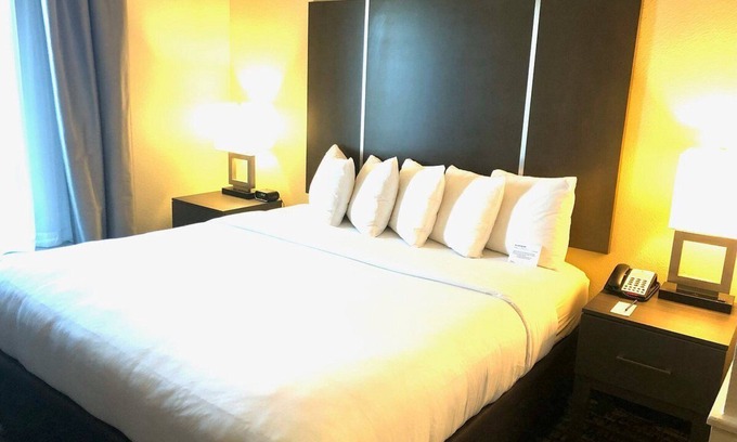 Barker House | Comfort Suites Near Sam Houston Race Park