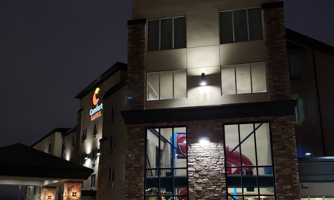 North Industrial Hotel | Comfort Suites Saskatoon