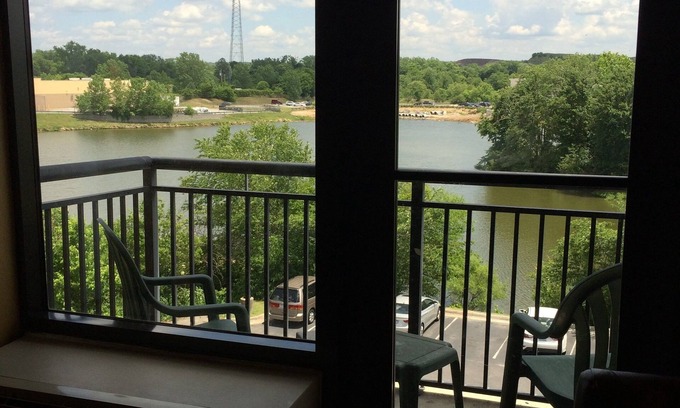 Colonial Heights Hotel | Comfort Suites South Park