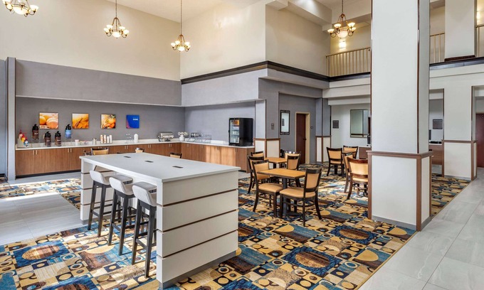 Clovis Hotel | Comfort Suites