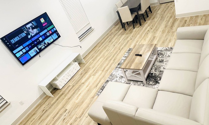 San Antonio Hotel | Comfort townhouse: A Cozy Home near SeaWorld & Lackland AFB in San Antonio