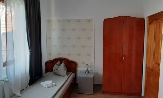 Oradea Villa | Comfort Triple Room near Shopping Center