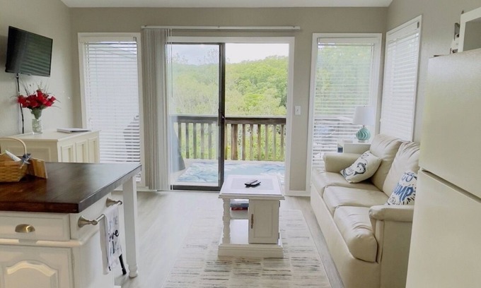 Lake Ozark Condo | Comfortable and affordable condo in four seasons. Monthly Discount Available.