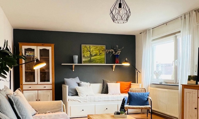 Linkenheim-Hochstetten Apartment | Comfortable apartment with a large balcony- close to KIT Nord and Karlsruhe