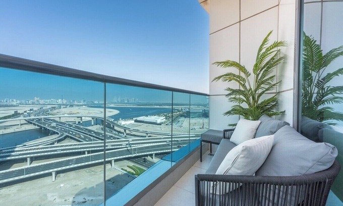 Business Bay Apartment | Comfortable 1-Bedroom Apartment With Bright Living Room in Business Bay
