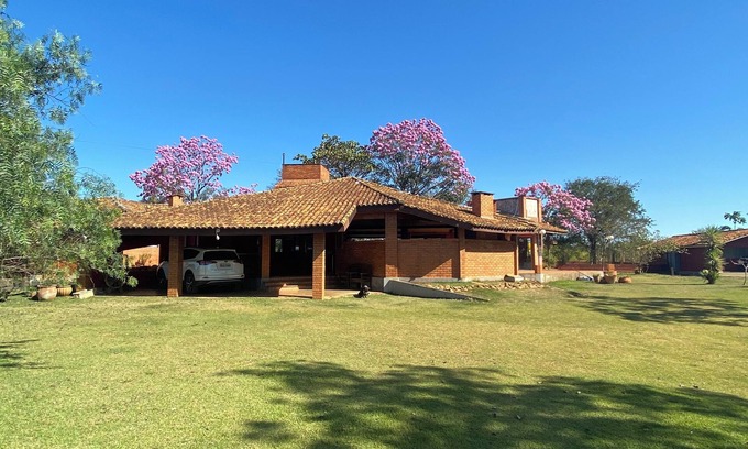 Chapada dos Guimaraes Cottage | Comfortable country house, parking, garden, SPA, football, 2km from the center.