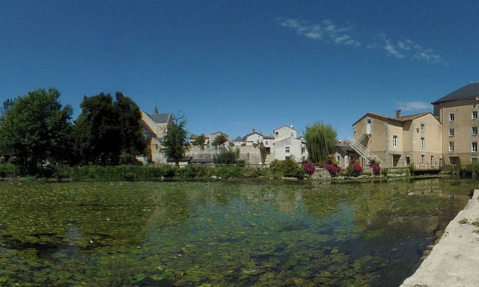 Chasseneuil-du-Poitou Apartment | Comfortable Studio 3 Min from Futuroscope – Ideal for 5 People with Wi-Fi and Parking