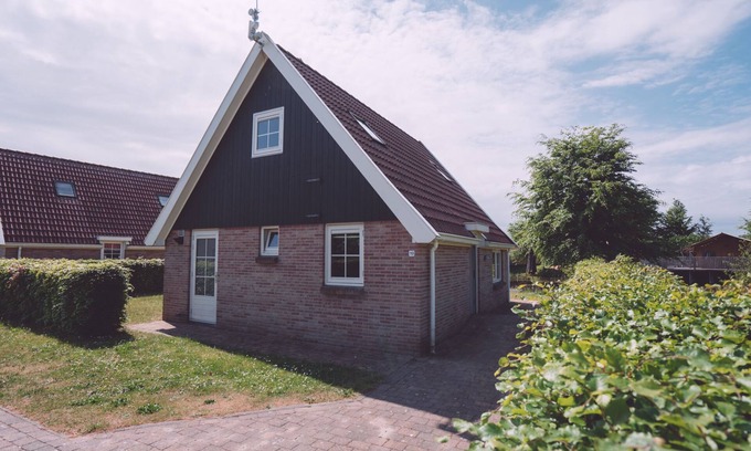 Bant House | Comfortabel 8 by Interhome