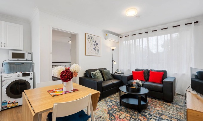 Lyons Apartment | Comfortable 1-Bed Retreat Near Canberra City