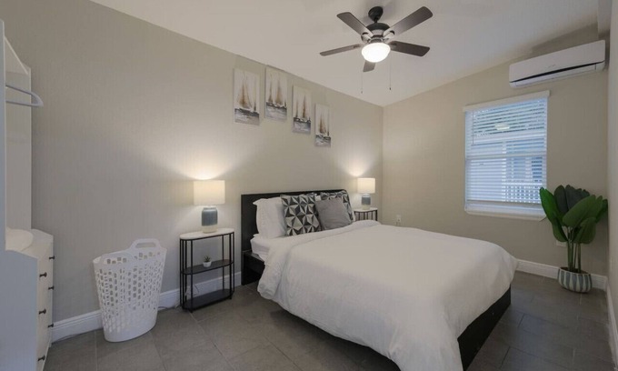 Azalea Park House | Comfortable 1 bedroom home