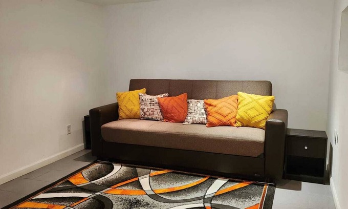 Tuckahoe House | Comfortable 1 family home in Tuckahoe that's near train