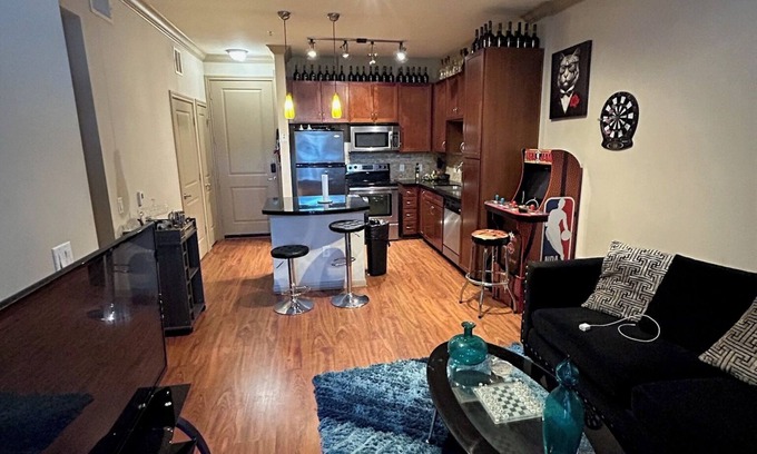 Houston Apartment | Comfortable 1bd Near Galleria With Great pool View