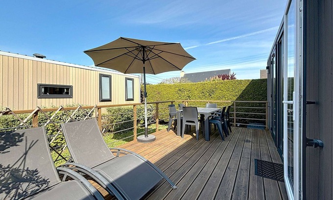 Jullouville-les-Pins House | Comfortable 2-Bedroom Mobile Home with Terrace, Near Beach, Pool & Parking in Jullouville