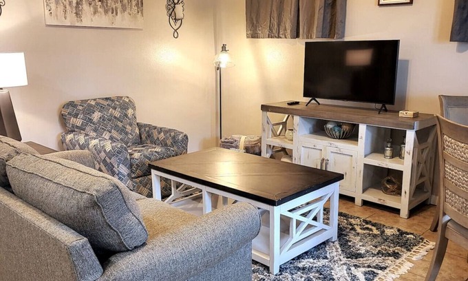 Algiers Point Apartment | Comfortable 2 Bedroom Apt Algiers Point