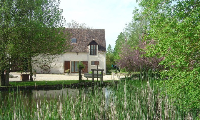 Obterre Cottage | Comfortable 2 bedroom Gite - Shared Pool - Situated in Loire Valley