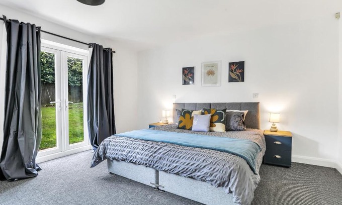 Newbold Coleorton Apartment | Comfortable 3-Bed Dormer Bungalow Family & Business Friendly