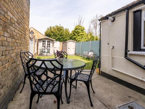 Southend-on-Sea House | Comfortable 3 bed near Southend Pass the Keys