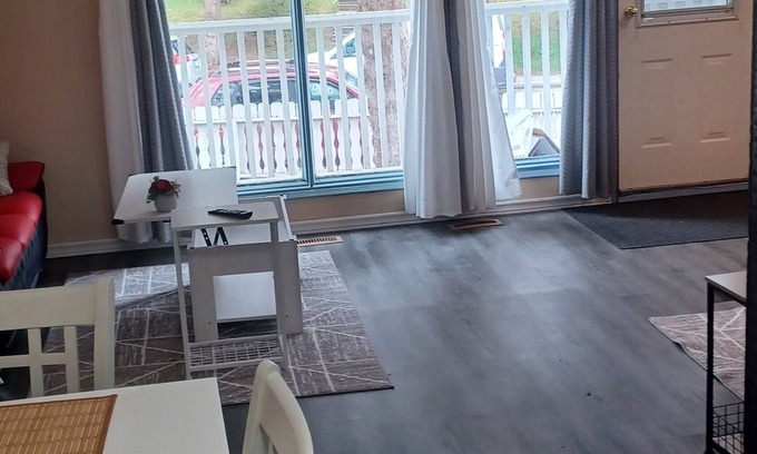 Southeast Calgary House | COMFORTABLE 3 BEDROOM HOUSE. 10-15MINUTES TO CITY CENTER OR AIRPORT.