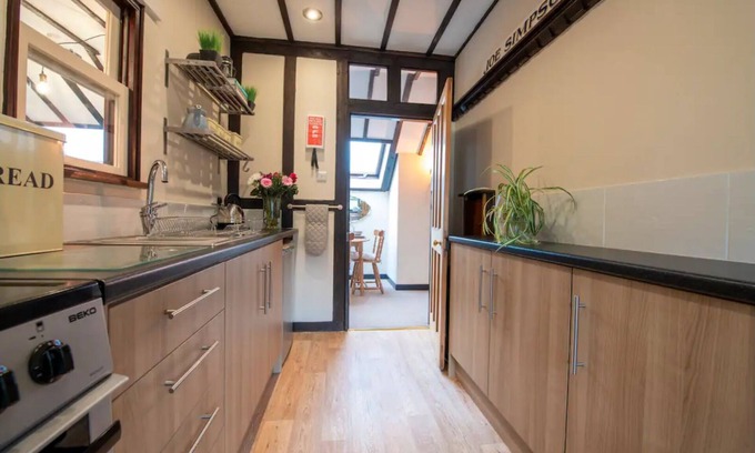 Darlington Cottage | Comfortable 3 Bedroom Historic Cottage c1700