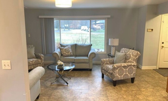 Troy House | Comfortable 4 bedroom house in Troy