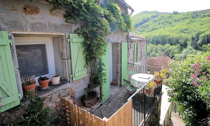 Avene Condo | Comfortable 70m2 apartment in stone house