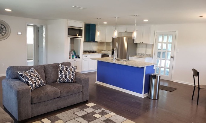 Buckroe Beach House | Comfortable Amazing 2 story Gem near Buckroe Beach